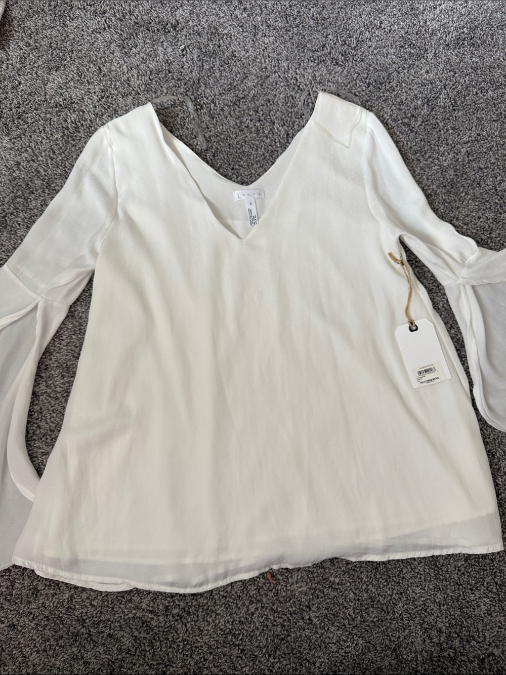 V-Neck open Sleeve Blouse in White